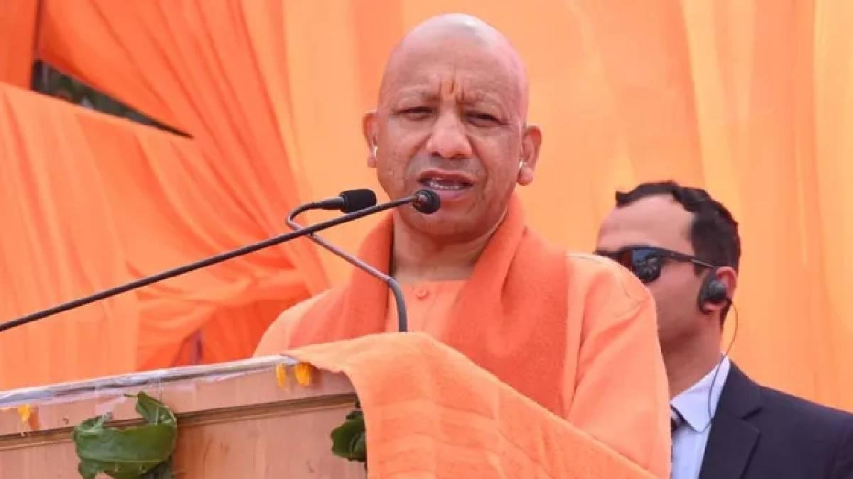 ગોંડામાં CM યોગીનો જલવો! ‘બુલડોઝર બાબા’ના નારાથી ગૂંજ્યો પંડાલ, ખુરશી પર ઊભા રહી લોકોએ સાંભળ્યું ભાષણ