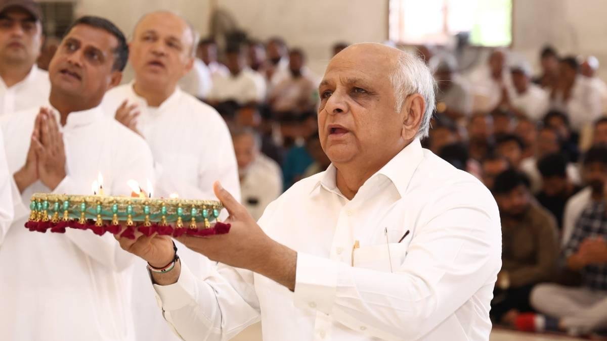 અડાલજ ત્રિમંદિર ખાતે મોદીના દીર્ઘાયુ માટે વિશેષ આરતી, રાજ્ય અને દેશના વિકાસ માટે કરાઈ પ્રાર્થના