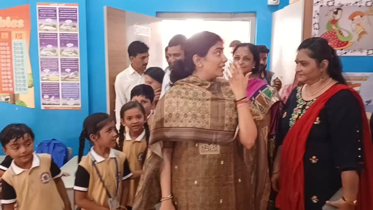 પ્રગતિ યાત્રા અંતર્ગત રિવાબા જાડેજાની શાળા મુલાકાત, સરકારી શિક્ષણને આપ્યું પ્રોત્સાહન