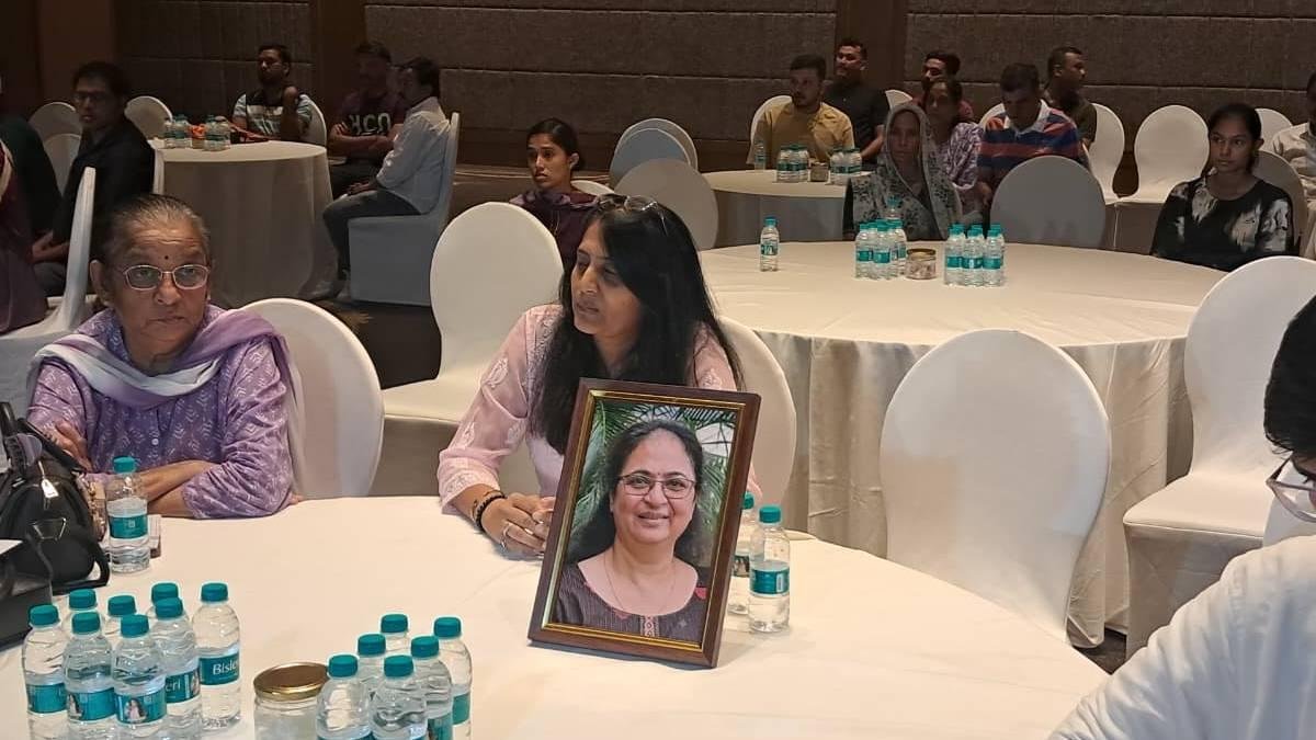 અમદાવાદ પ્લેન ક્રેશની પ્રથમ વરસી: 260 દિવંગતોને શ્રદ્ધાંજલિ, અનેક સ્થળોએ ભાવુક પ્રાર્થના સભાઓ