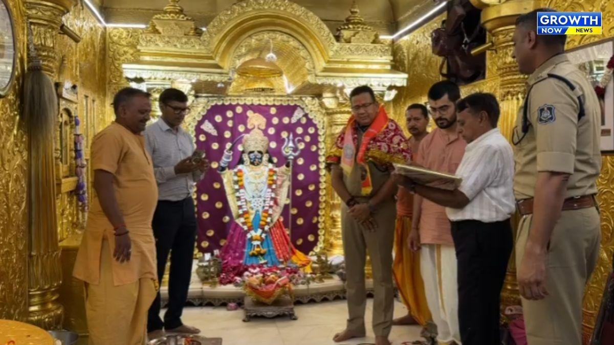 અમદાવાદના નવા CP અનુપમસિંહ ગેહલોત નગરદેવી ભદ્રકાળીના દર્શને પહોંચ્યા