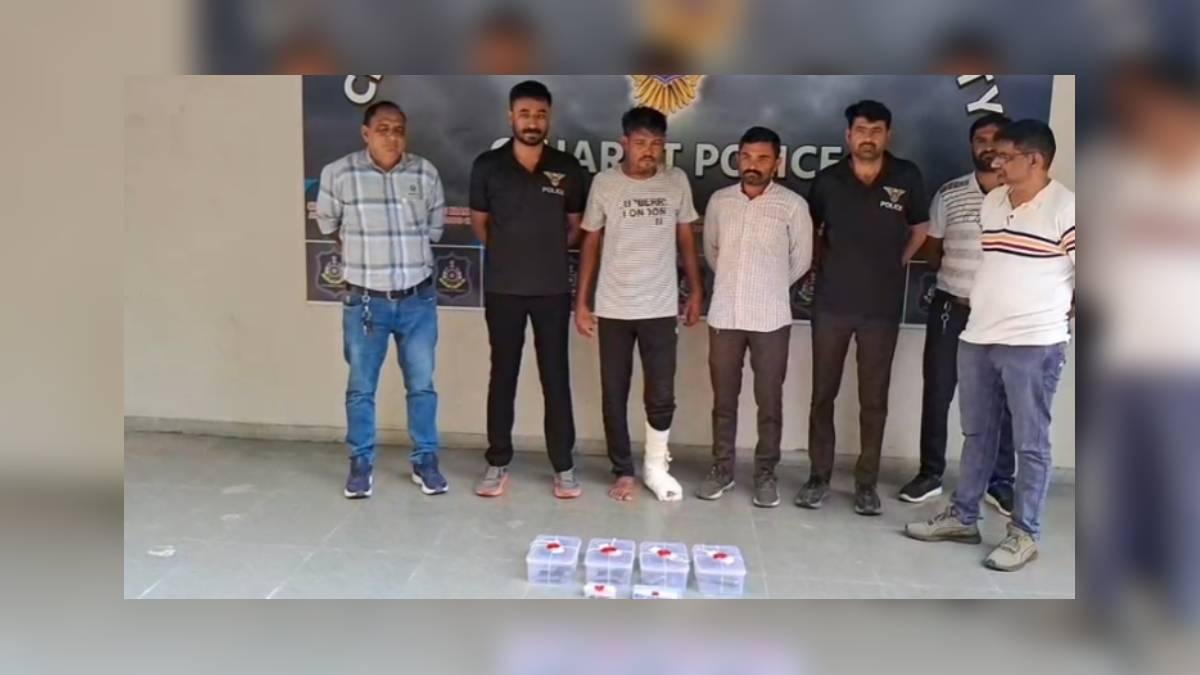 અમદાવાદ ક્રાઈમ બ્રાન્ચનો મોટો સપાટો: 4 દેશી પિસ્તોલ અને 7 કારતૂસ સાથે કુખ્યાત આરોપીની ધરપકડ