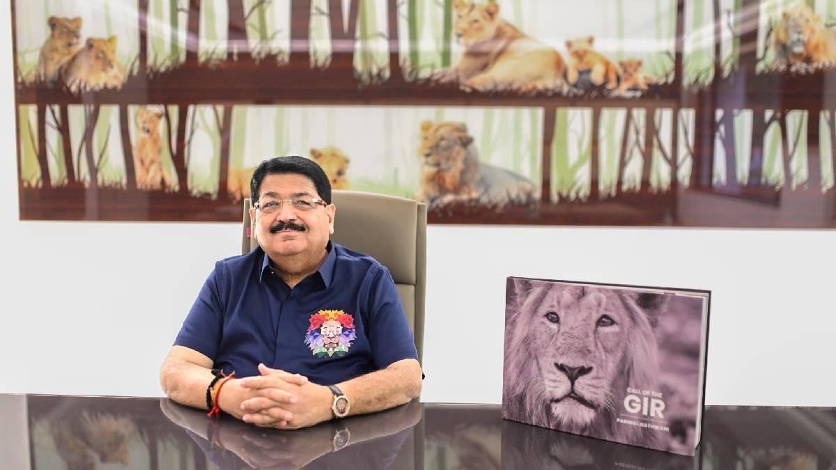 વિશ્વ સિંહ દિવસ: ગીર અને સિંહો સાથેના ચાર દાયકાના નાતાને યાદ કરતા પરિમલ નથવાણી