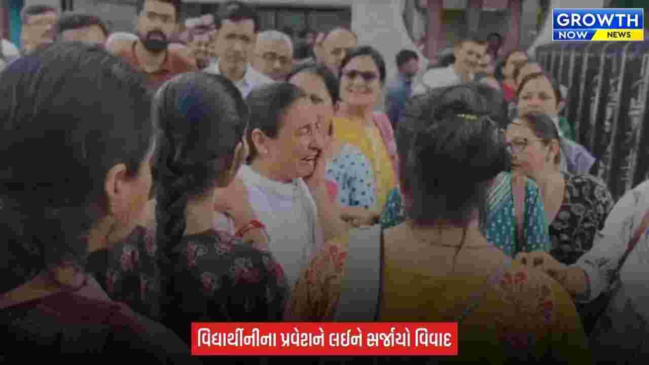 Rajkot માં NEET PG પરીક્ષા પહેલાં હાઈવોલ્ટેજ ડ્રામા, પ્રવેશ ન મળતા માતા ધ્રુસકે ધ્રુસકે રડી પડી