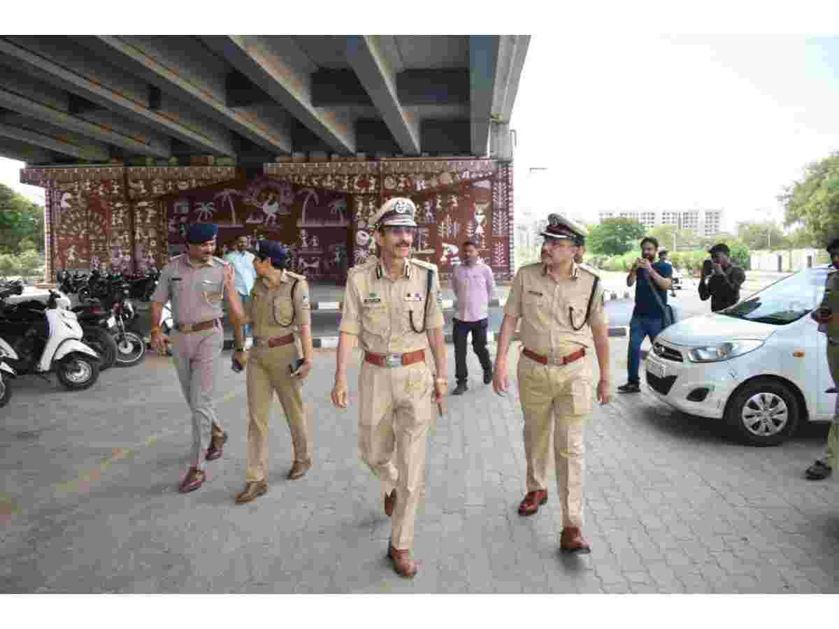 અમદાવાદ ટ્રાફિક પર એક્શન મોડ: કમિશનર મલિકે પશ્ચિમ વિસ્તારમાં લીધી સ્થિતિની સમીક્ષા
