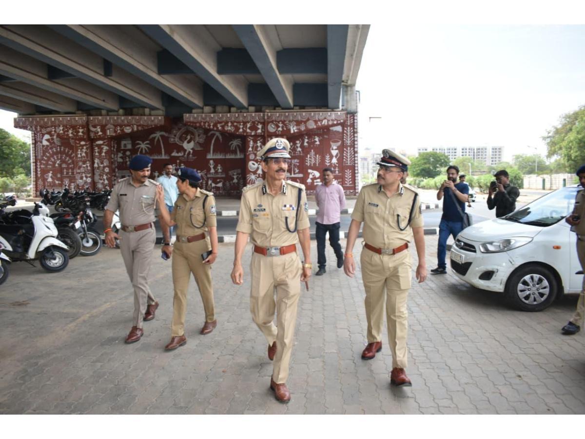 અમદાવાદ ટ્રાફિક પર એક્શન મોડ: કમિશનર મલિકે પશ્ચિમ વિસ્તારમાં લીધી સ્થિતિની સમીક્ષા