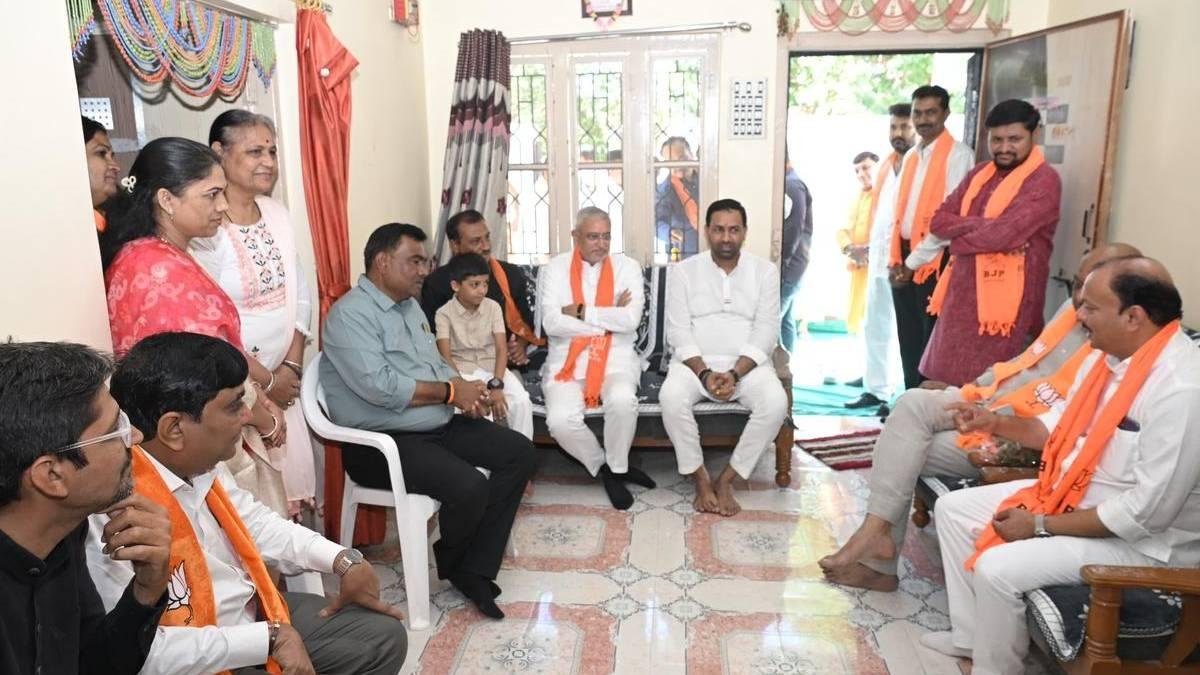 જગદીશ વિશ્વકર્માએ અમરેલીમાં કાર્યકર્તા સાથે મુલાકાત: સંગઠન મજબૂત બનાવવાનો સંદેશ