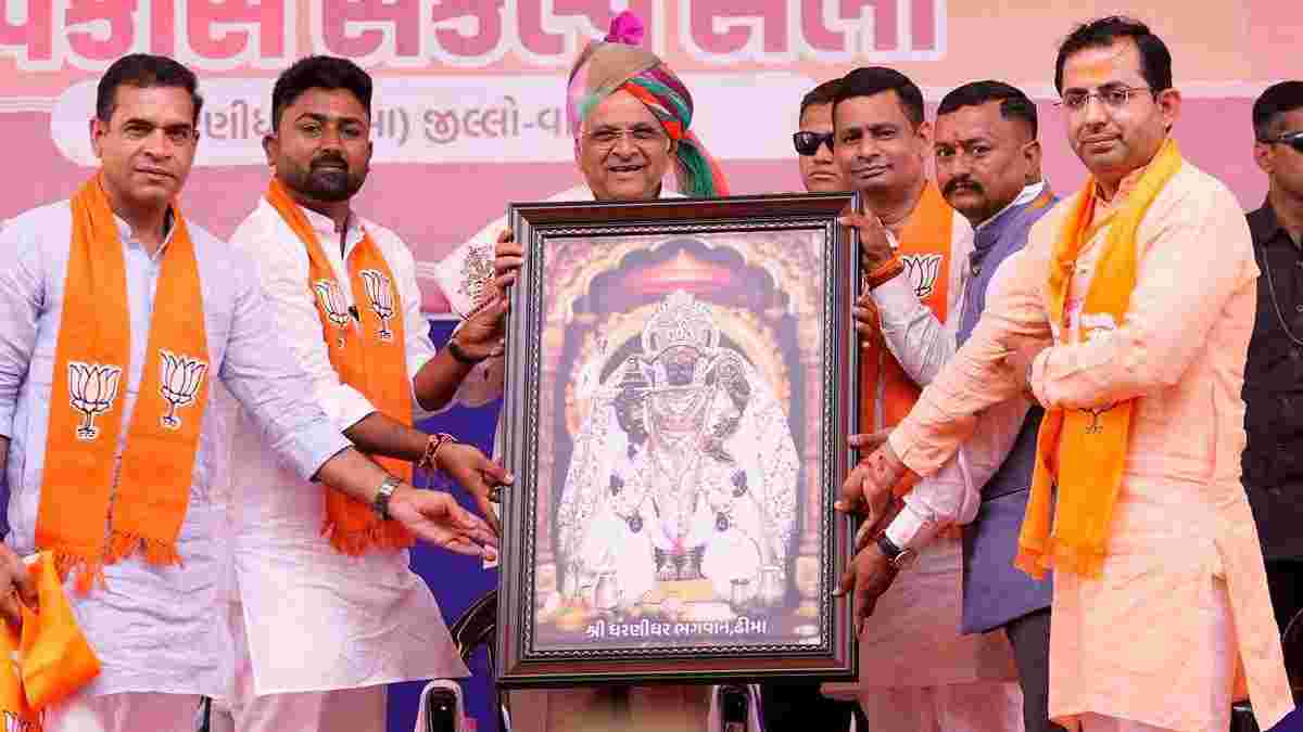 વાવ-થરાદમાં CM ભૂપેન્દ્ર પટેલની હાજરીમાં ગૂંજ્યો કેસરીયો હુંકાર