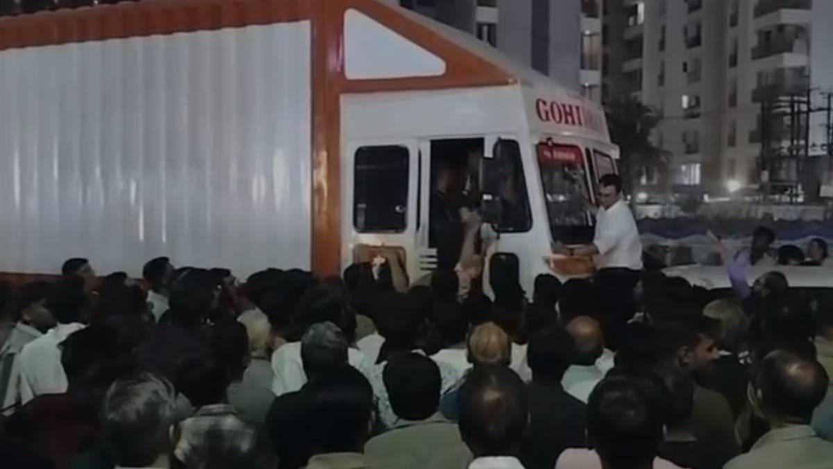 રાજકોટમાં બેફામ ટ્રકનો આતંક: કાલાવડ રોડ પર અકસ્માત, એક્ટિવા ચાલક ઇજાગ્રસ્ત