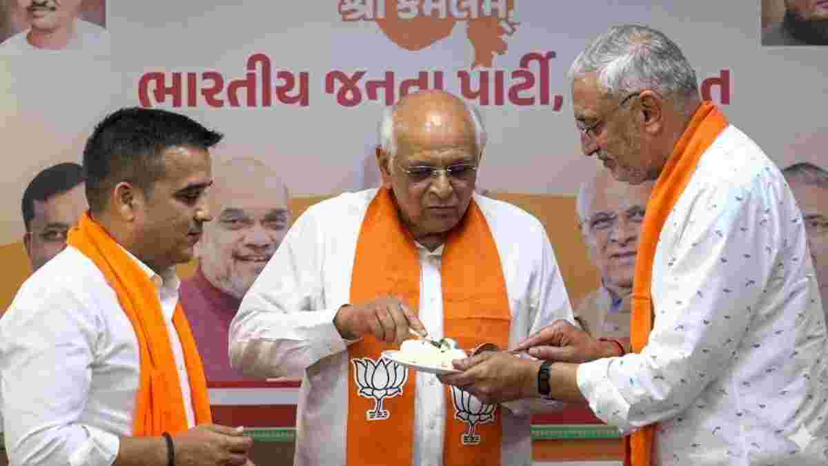 ગાંધીનગરમાં ભાજપની ઉજવણી: બંગાળ લીડ પર ‘શ્રી કમલમ’માં રસગુલ્લા વહેંચાયા
