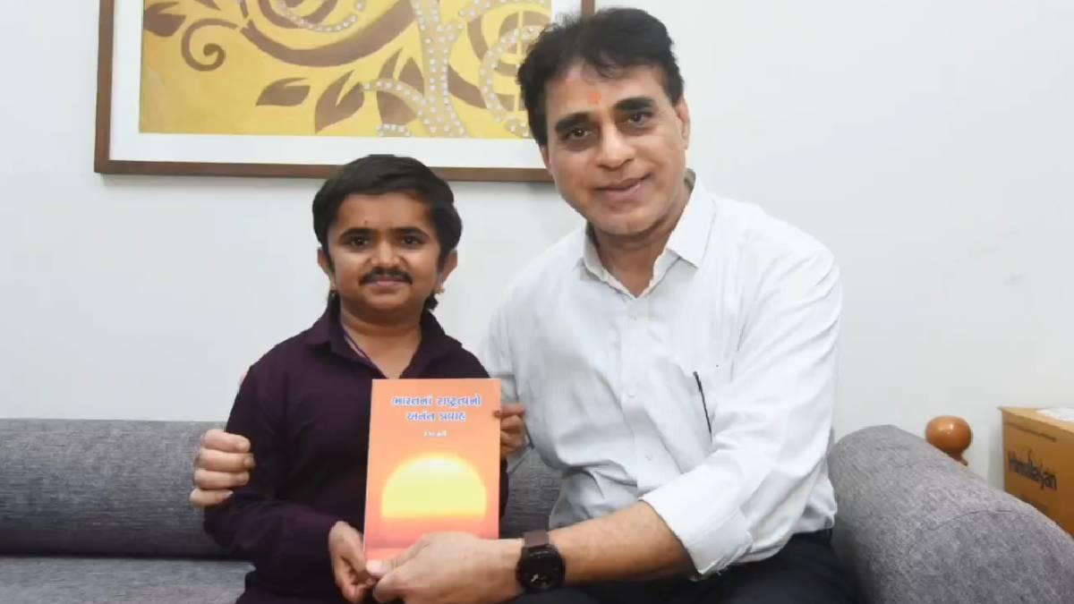 ભાવનગર સિવિલ હોસ્પિટલના ડૉ.ગણેશ બારૈયાનું સન્માન, આરોગ્યમંત્રી બોલ્યા - તમારો સંઘર્ષ યુવાનો માટે દીવાદાંડી સમાન