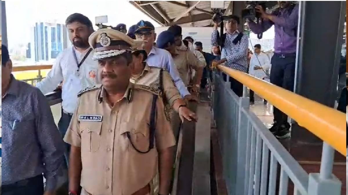 અમદાવાદથી ગાંધીનગર સુધી ઇન્ચાર્જ DGPએ મેટ્રોમાં કરી મુસાફરી, જાહેર પરિવહન અપનાવવાની અપીલ