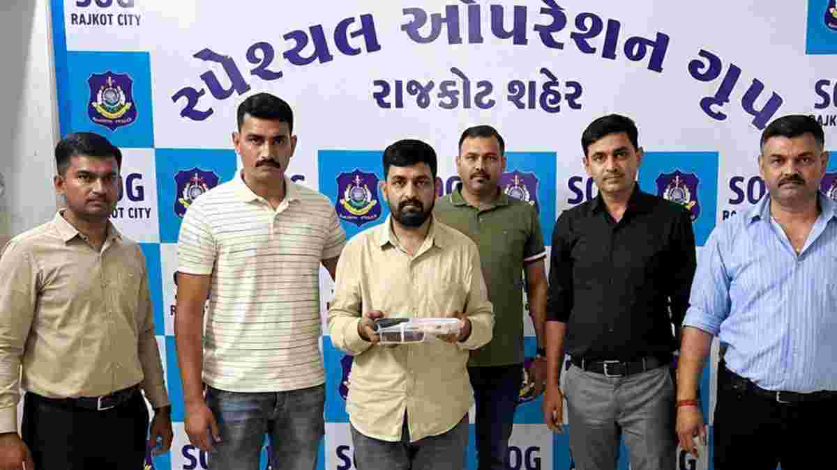 રાજકોટ SOGના હાથે દેશી પિસ્તોલ સાથે શખ્સ ઝડપાયો