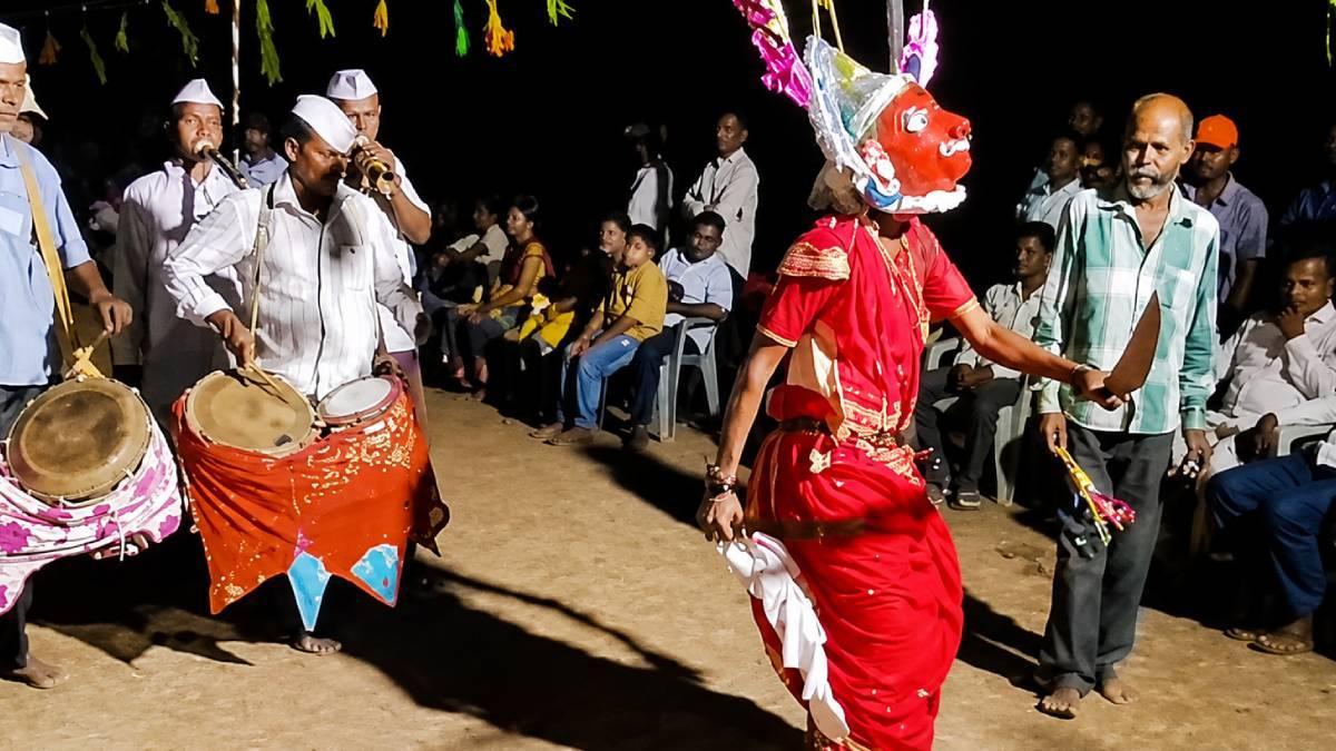 મશાલના અજવાળે ગુંજ્યું કપરાડાનું દંહીખેડ: ભવ્ય ‘ભોવાડા નૃત્ય’ મહોત્સવ સંપન્ન
