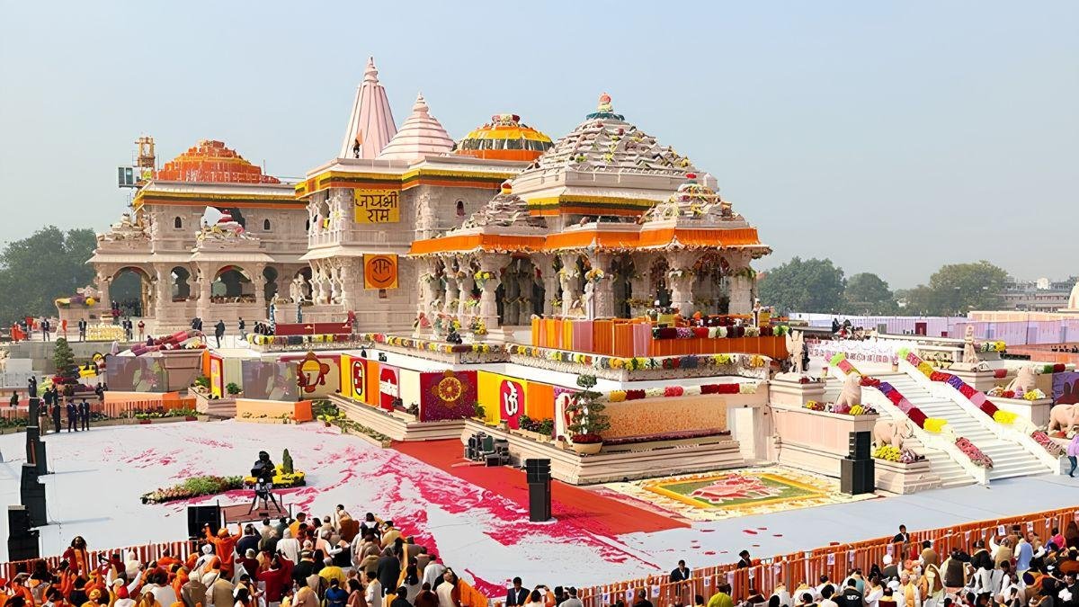 અયોધ્યાના રામ મંદિરમાં દાનની ગણતરી કરનારા વ્યક્તિની અટકાયત