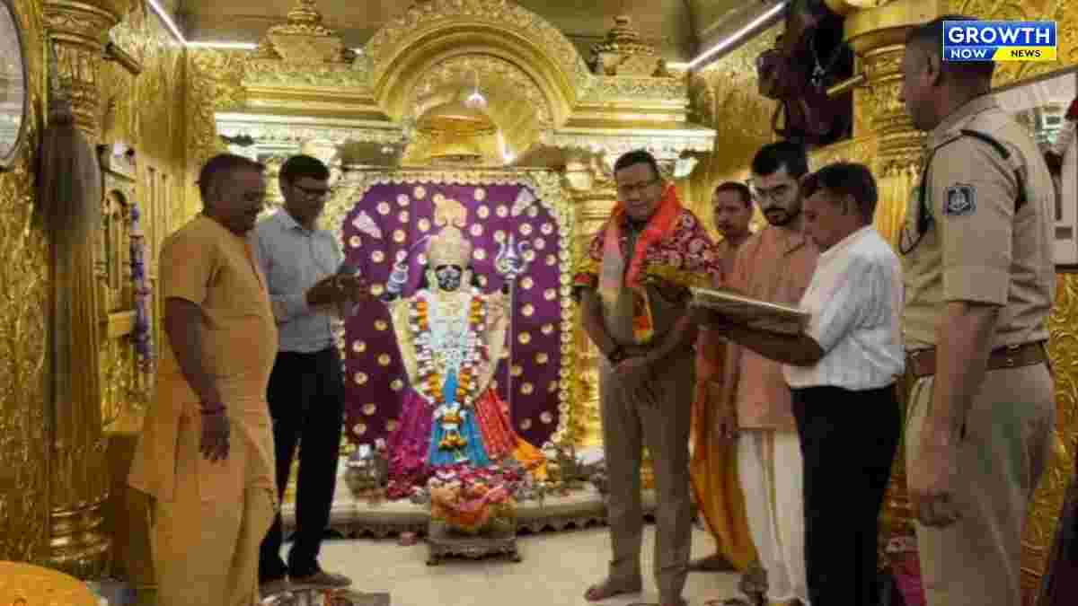 અમદાવાદના નવા CP અનુપમસિંહ ગેહલોત નગરદેવી ભદ્રકાળીના દર્શને પહોંચ્યા